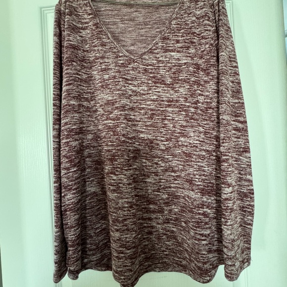 Burgundy Clover Pink V-Neck Top - Picture 5 of 5